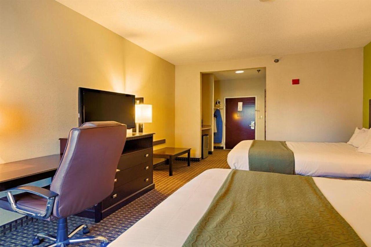 Quality Inn & Suites Quantico Stafford Εξωτερικό φωτογραφία