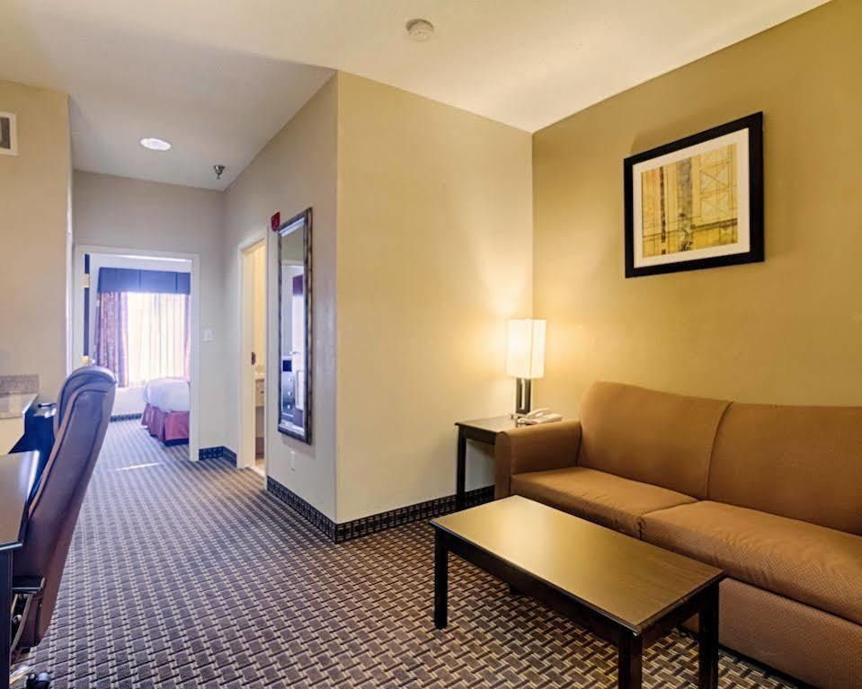 Quality Inn & Suites Quantico Stafford Εξωτερικό φωτογραφία